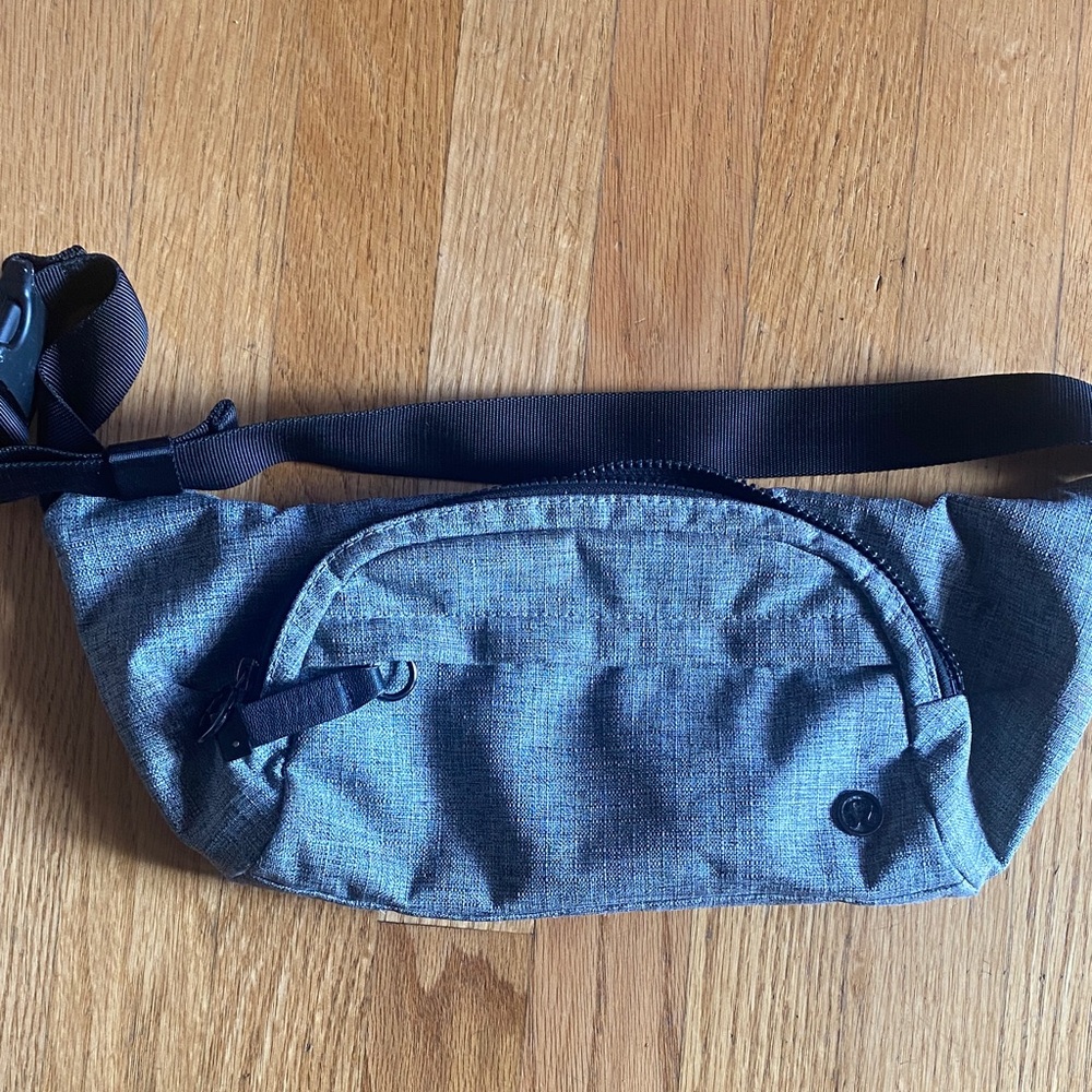 Stylish Gray Belt Bag / Crossbody